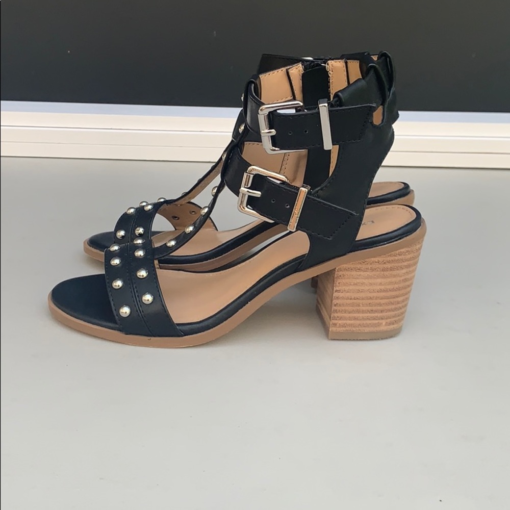 Express heeled black leather sandals. Size 6. - Picture 1 of 8